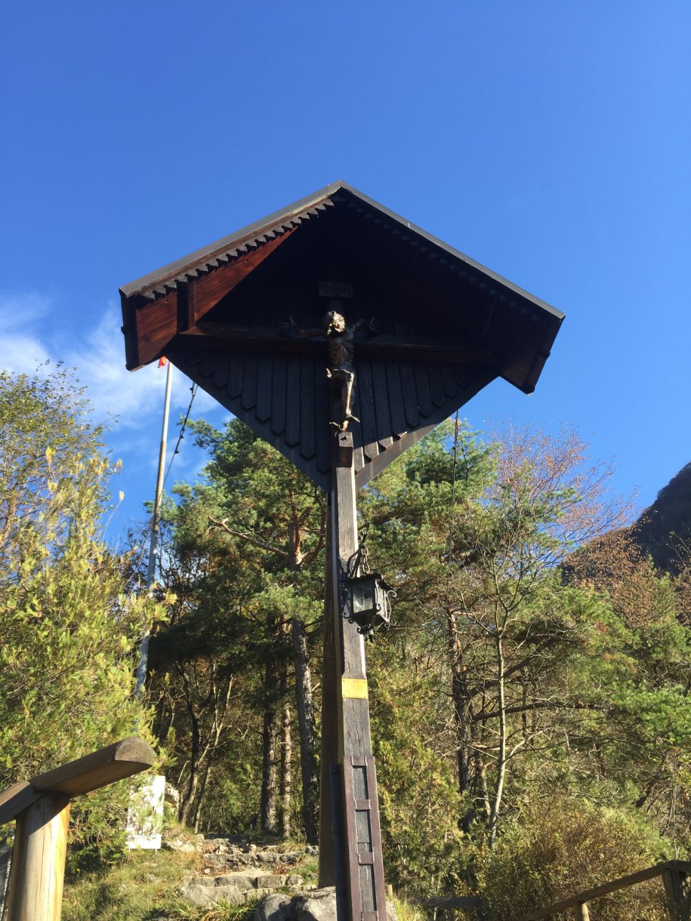 Il Cristo degli Alpini, scultura simbolo del Bosco delle Penne Mozze