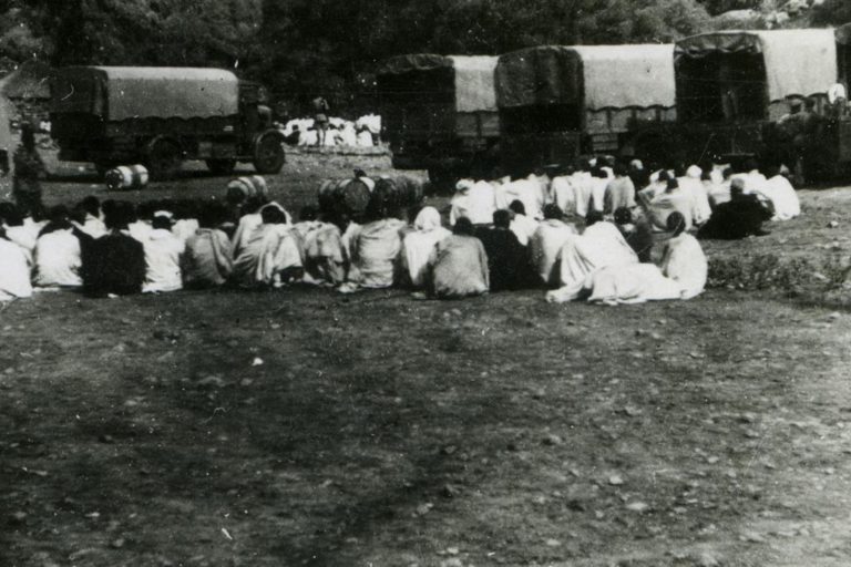 Fotografia storica di truppe alpine in rassegna