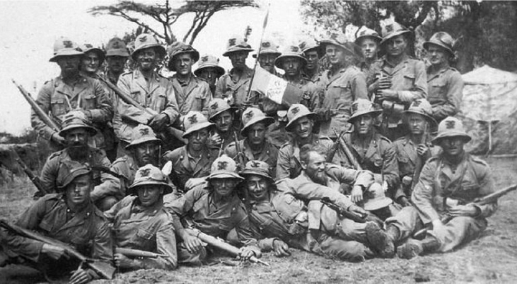 Gruppo di alpini durante la guerra di Etiopia