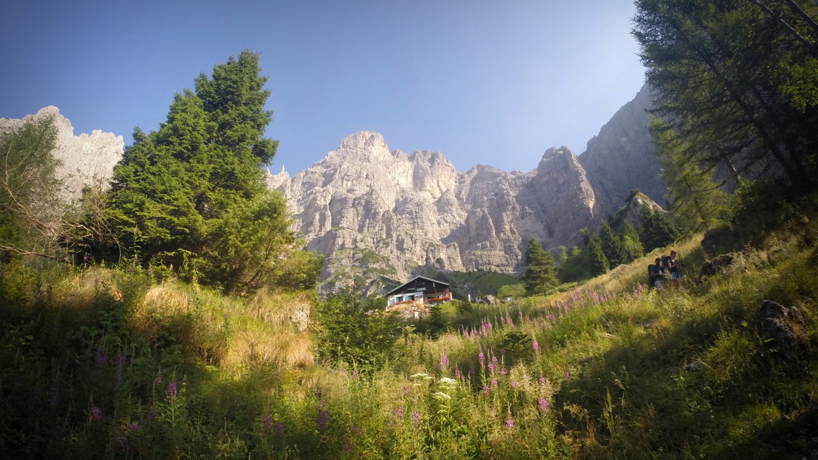 Dino Buzzati und die Schutzhütte 7° Alpini: zwischen Literatur und der Schiara