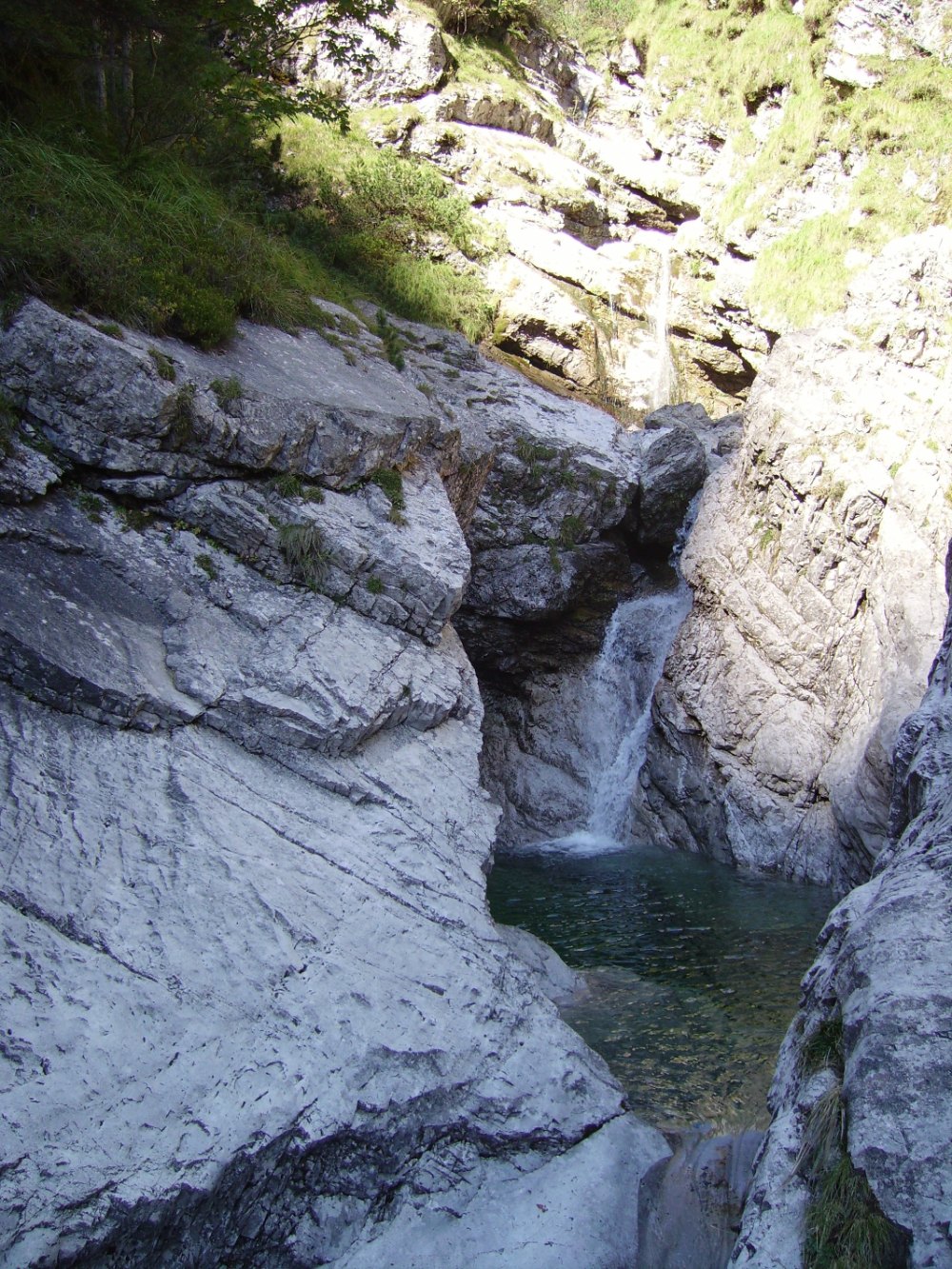 Il torrente Ardo poco dopo la sorgente, vicino al Rifugio 7 Alpini