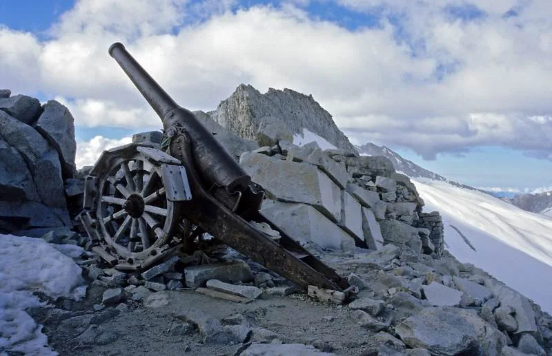 Die Kanone Ippopotamo 149G auf der Cresta Croce am Adamello