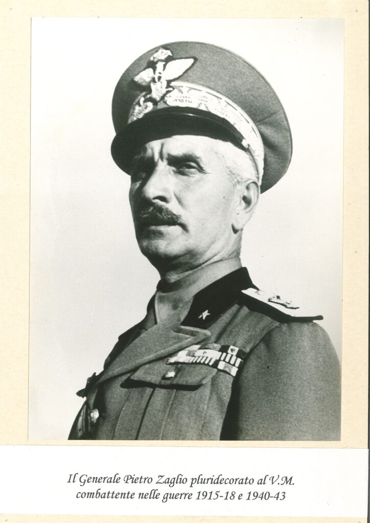 Ritratto in divisa del Generale Pietro Zaglio, con berretto da generale e decorazioni
